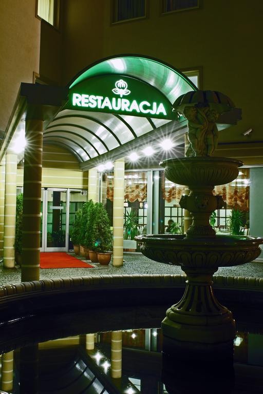 L'Ascada Hotel Śrem Exterior photo